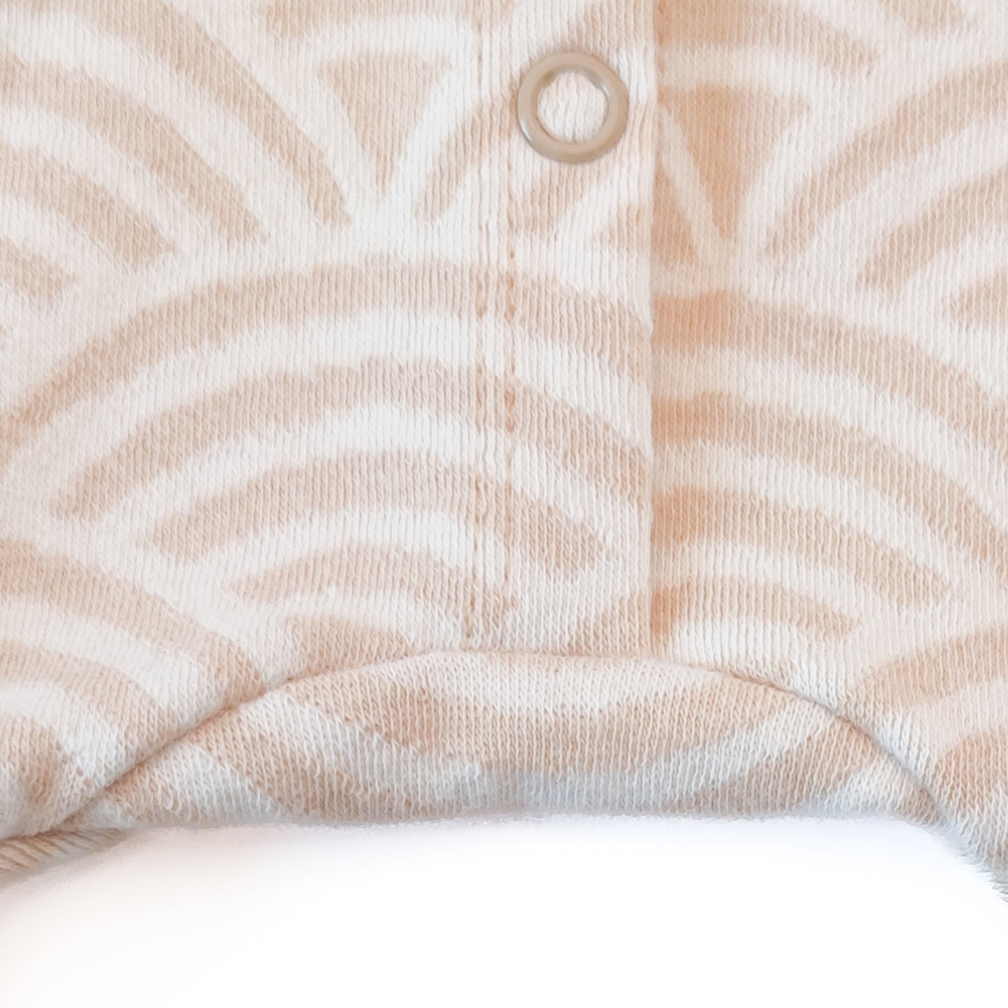 Strampler "Wellenkind" in Sandlicht