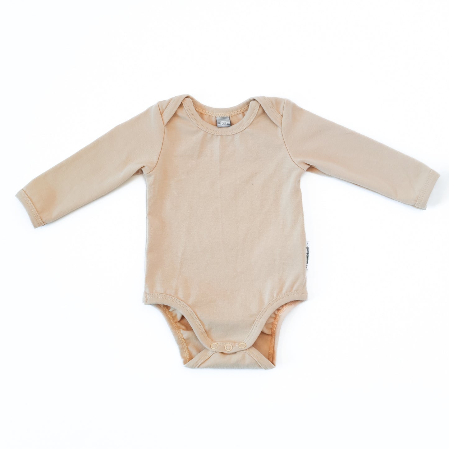 Body "Hautnah" in Sandlicht