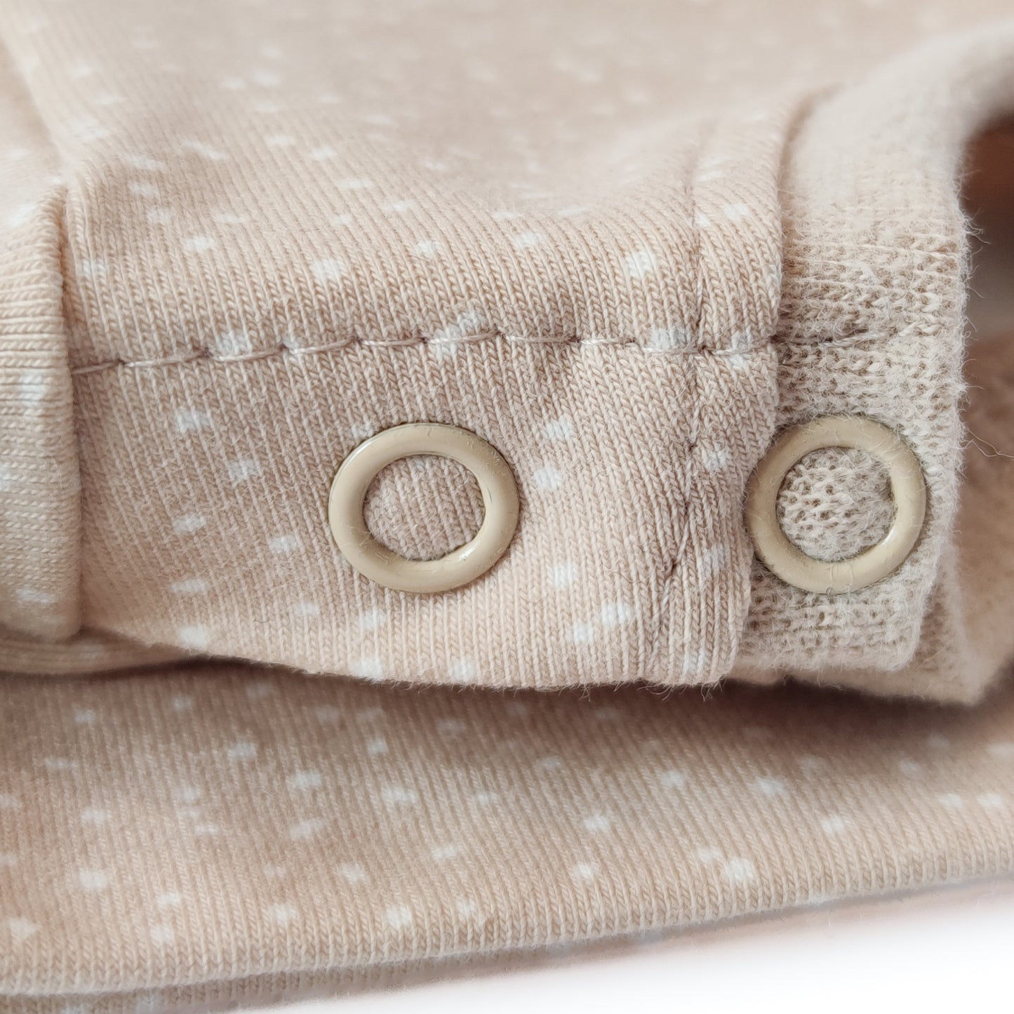 Shirt "Knöpfchen" in Sandlicht mit Pünktchen