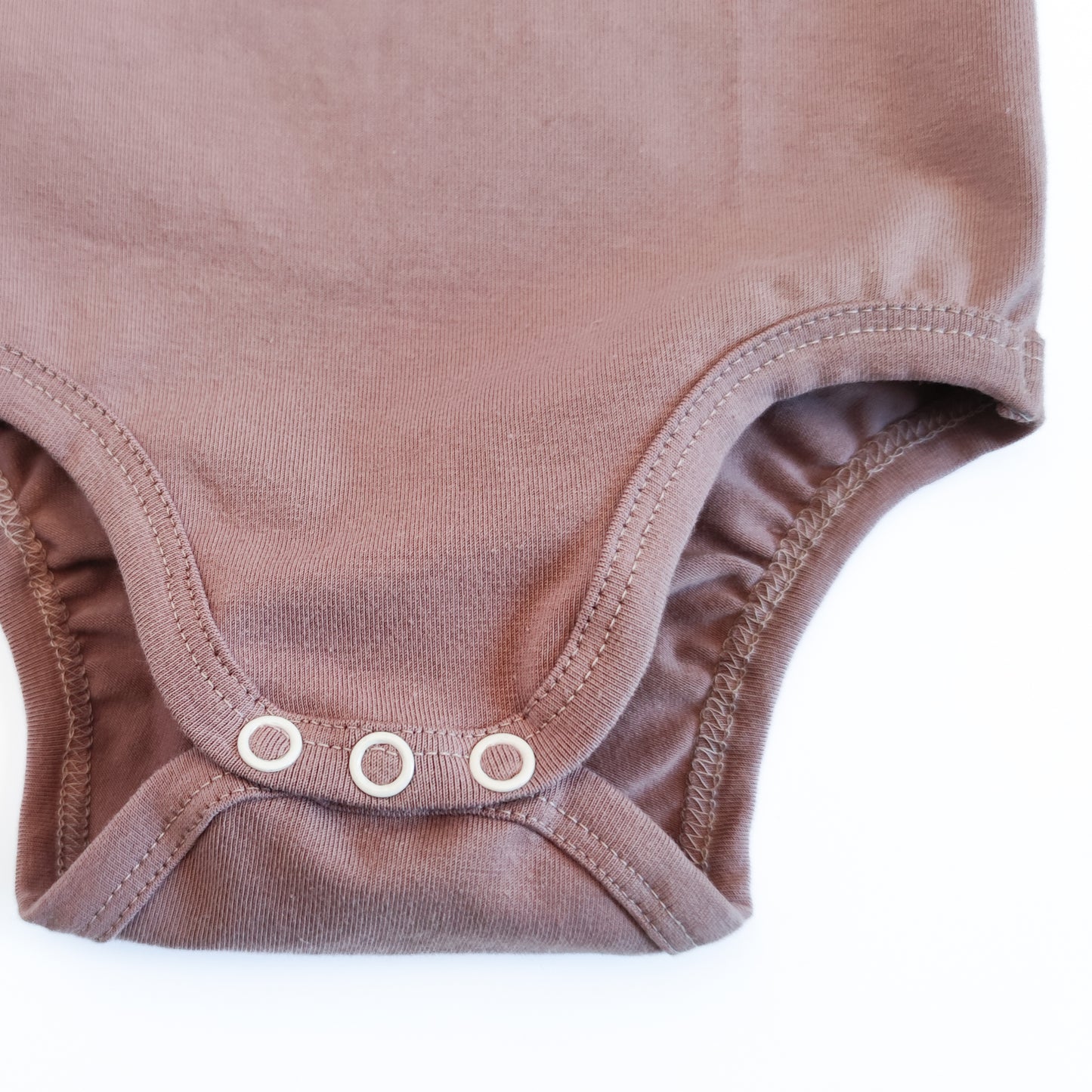 Kopfleiste eines Babybodys mit amerikanischem Ausschnitt in der Farbe rosa