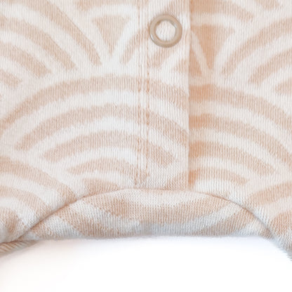 Strampler "Wellenkind" in Sandlicht