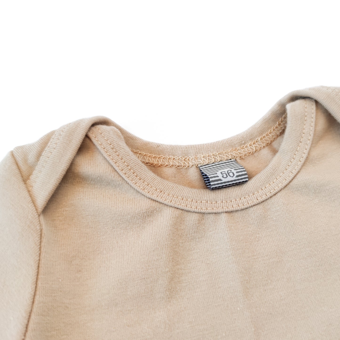 Body "Hautnah" in Sandlicht