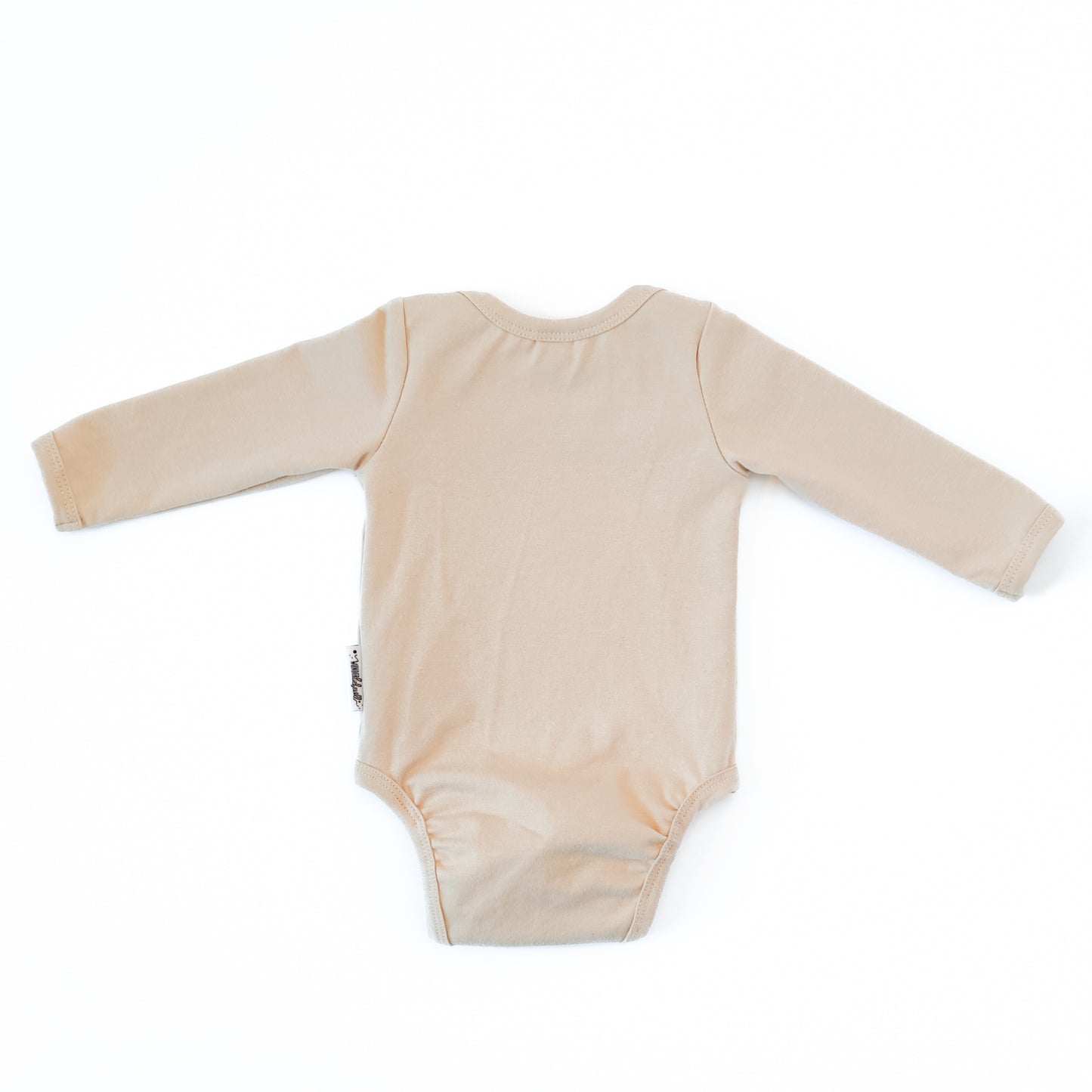 Body "Hautnah" in Sandlicht