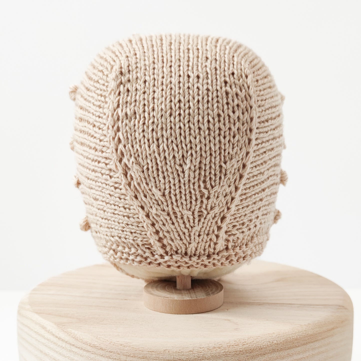 Mütze "Perlentanz" in Sandlicht