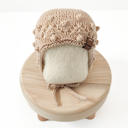 Mütze "Perlentanz" in Sandlicht