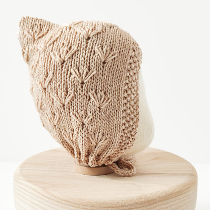 Mütze "Zartes Wiesenblümchen" in Sandlicht