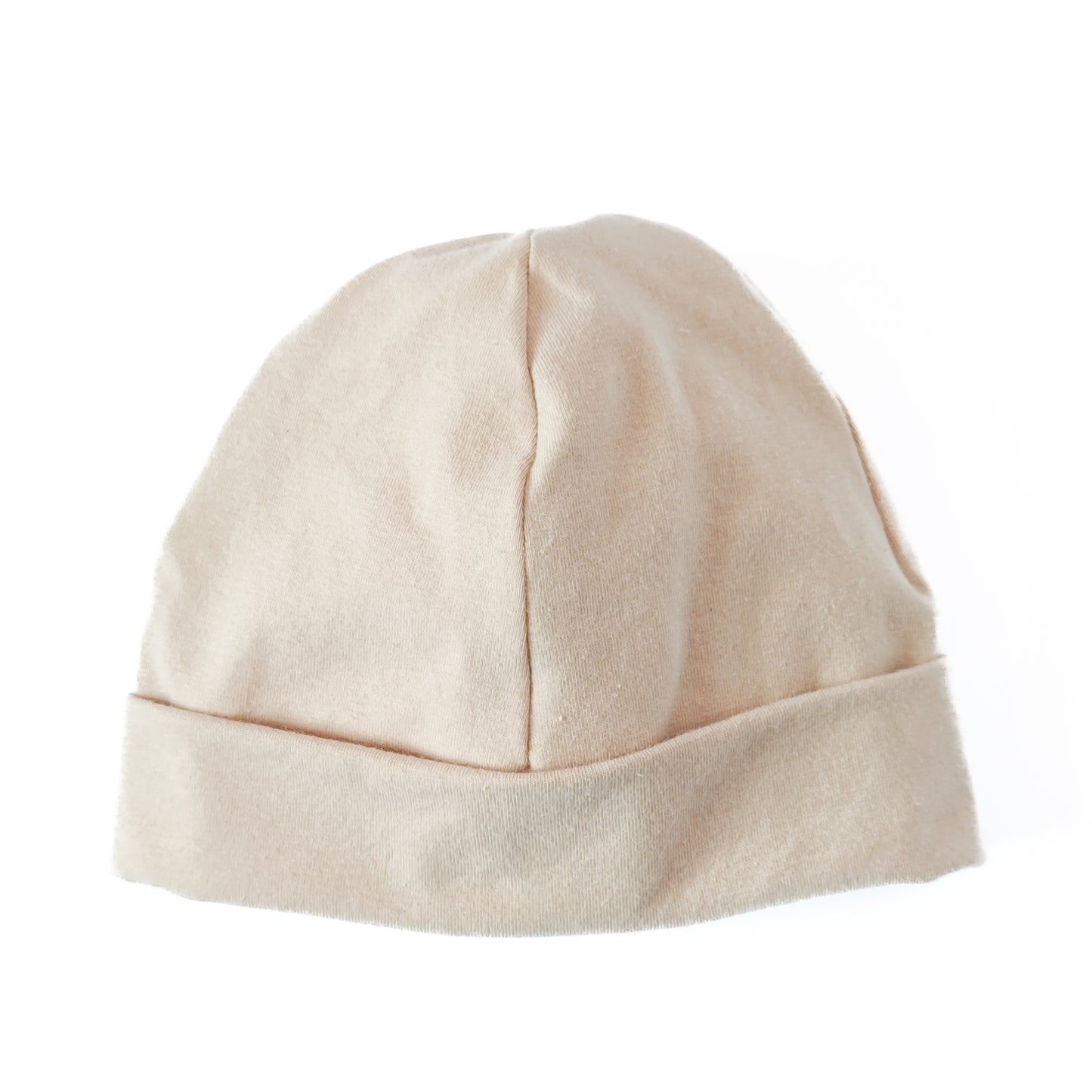 Vorderansicht einer Beanie mit Umschlag in der Farbe beige